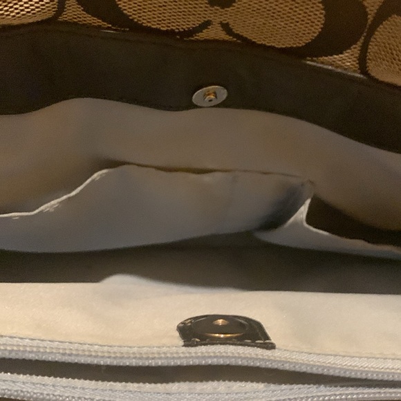 Coach bag with a matching wristlet - Picture 12 of 13